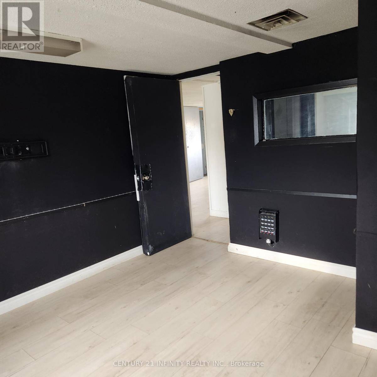 Oshawa (farewell), ON L1H7N9,1019 Nelson ST #8