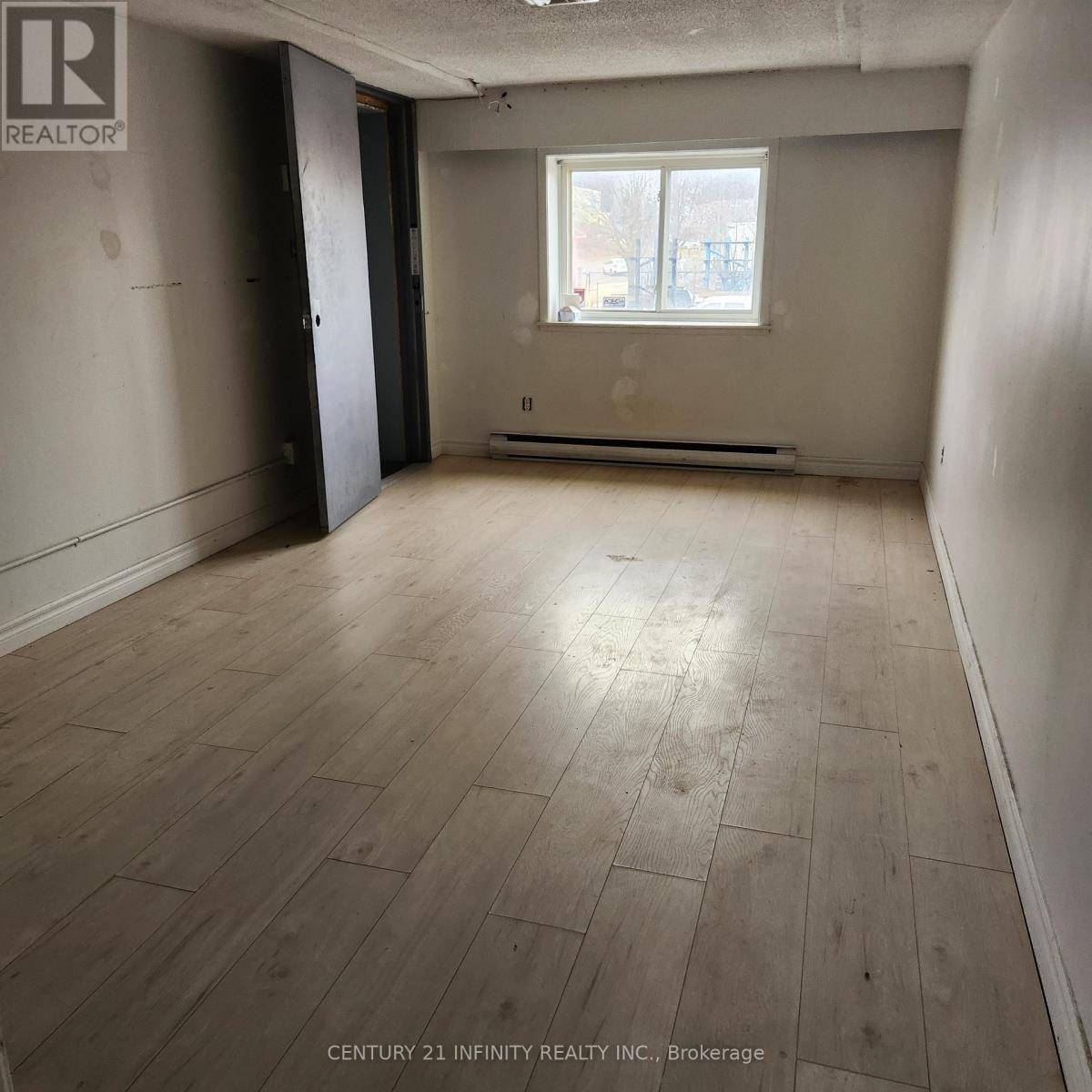 Oshawa (farewell), ON L1H7N9,1019 Nelson ST #8