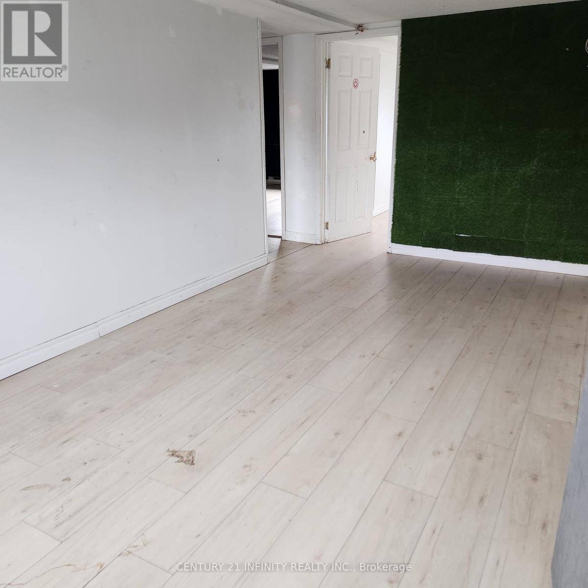Oshawa (farewell), ON L1H7N9,1019 Nelson ST #8