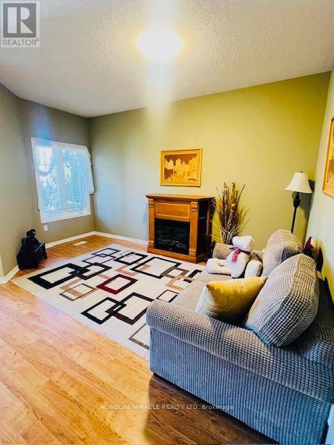 Oshawa (samac), ON L1K2W9,732 Ormond DR #Main