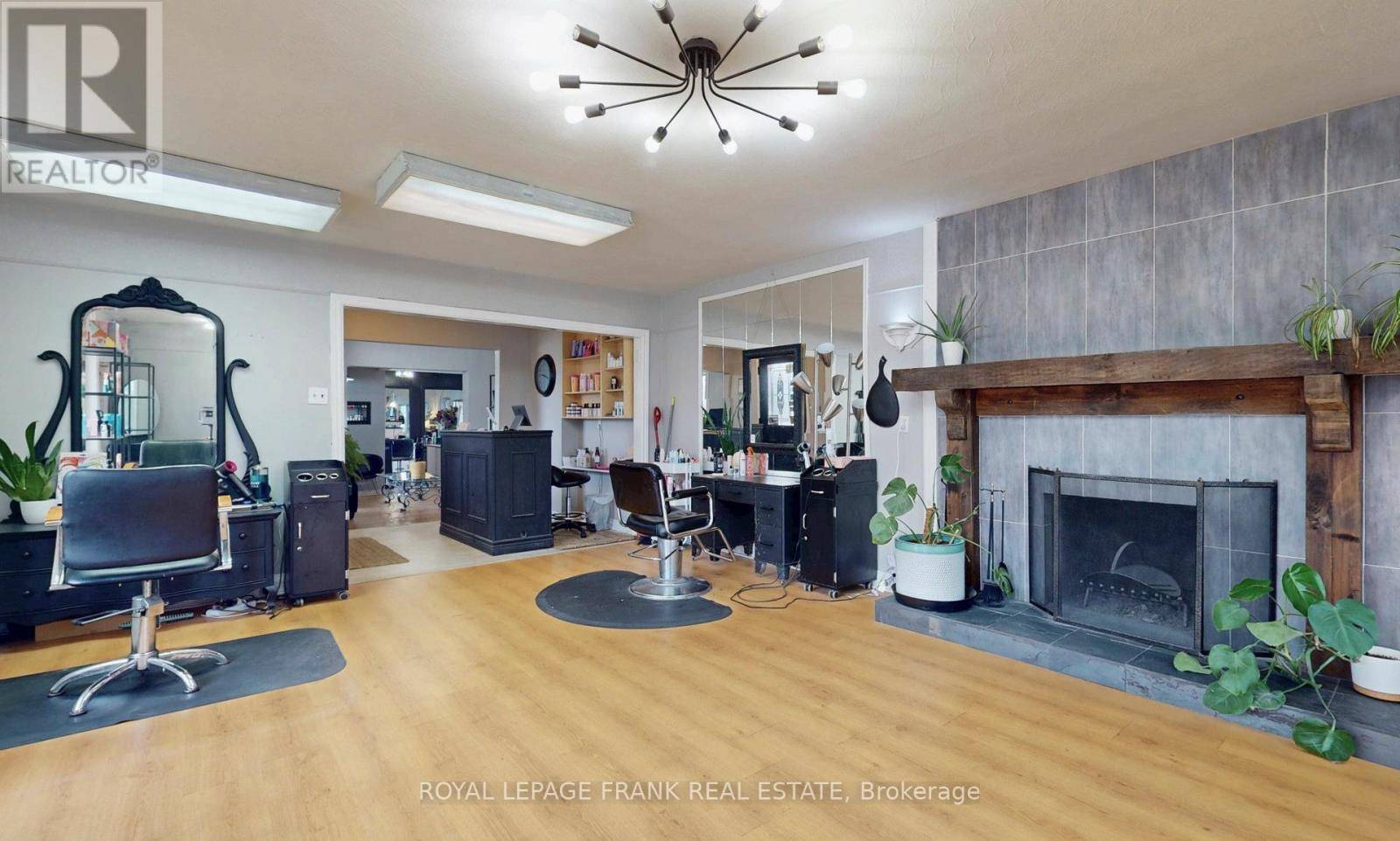 Oshawa (centennial), ON L1G3M6,21 BEATRICE STREET W