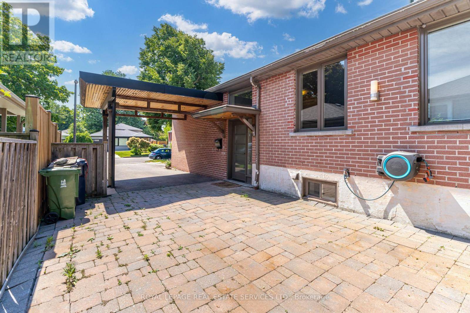 Toronto (guildwood), ON M1E1A3,194 SYLVAN AVENUE