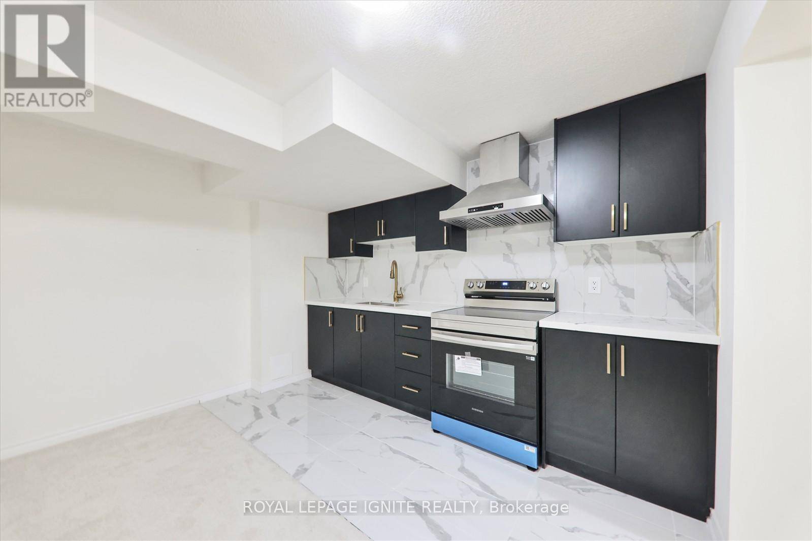 Whitby, ON L1P0N4,10 HUGGINS DRIVE