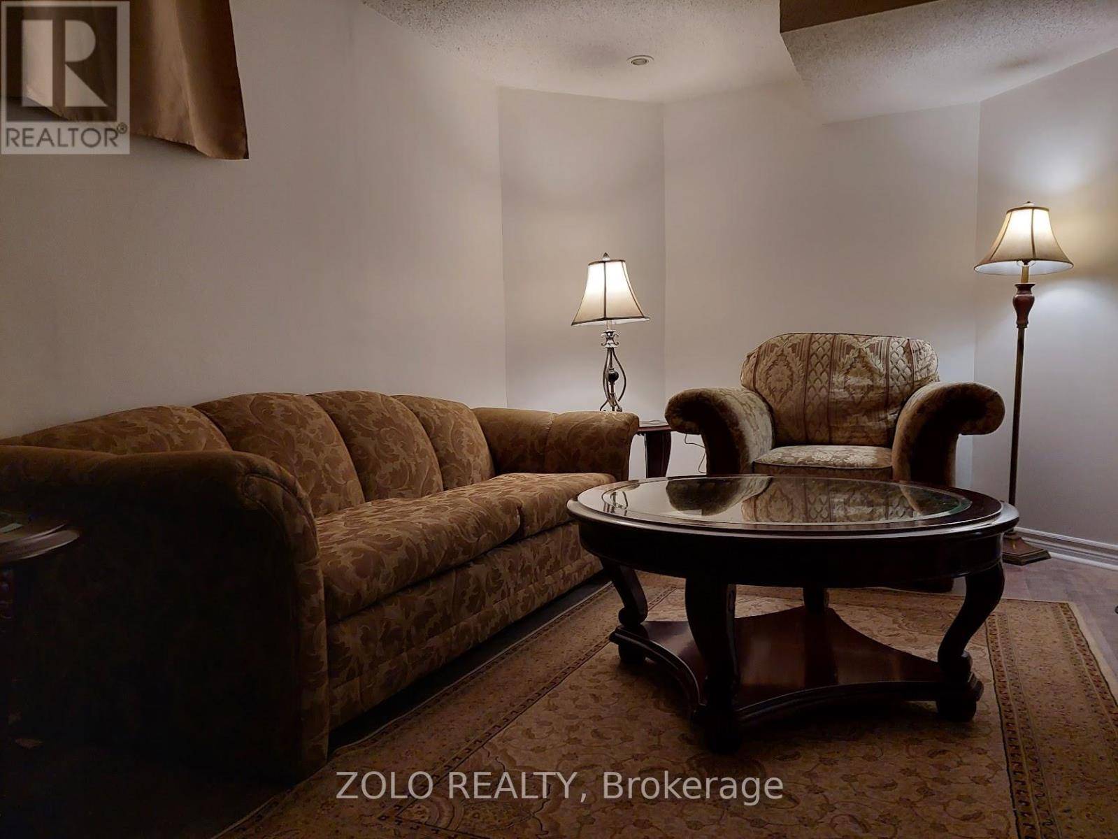 Whitby (lynde Creek), ON L1P1L2,61 BLUEBELL CRESCENT