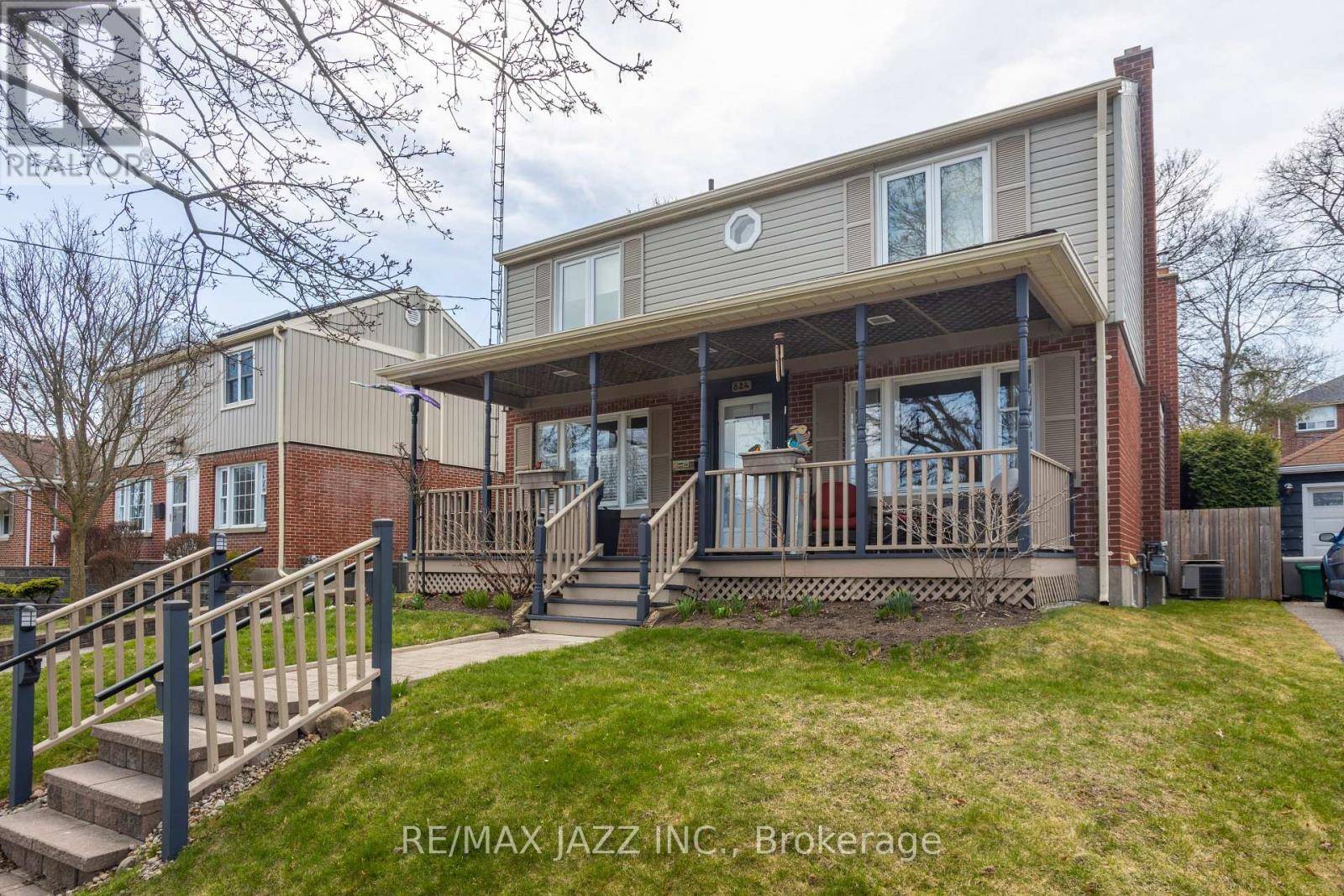 Oshawa (centennial), ON L1G5A9,824 MASSON STREET