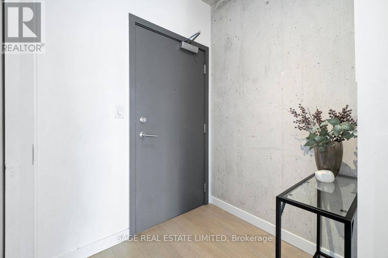 Toronto (south Riverdale), ON M4M0E9,246 Logan AVE #323