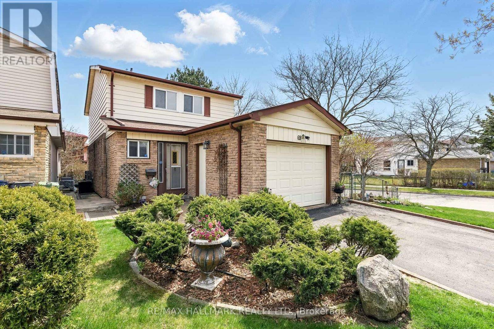 Toronto (agincourt North), ON M1V1P7,69 WHITE HEATHER BOULEVARD