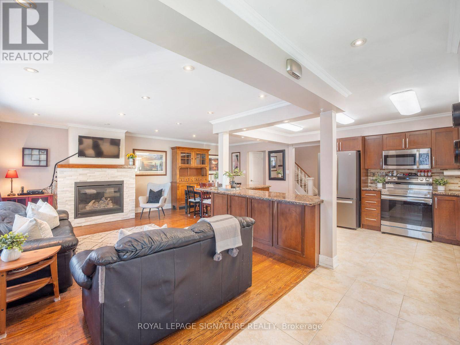 Toronto (morningside), ON M1E4L5,22 TWEEDROCK CRESCENT