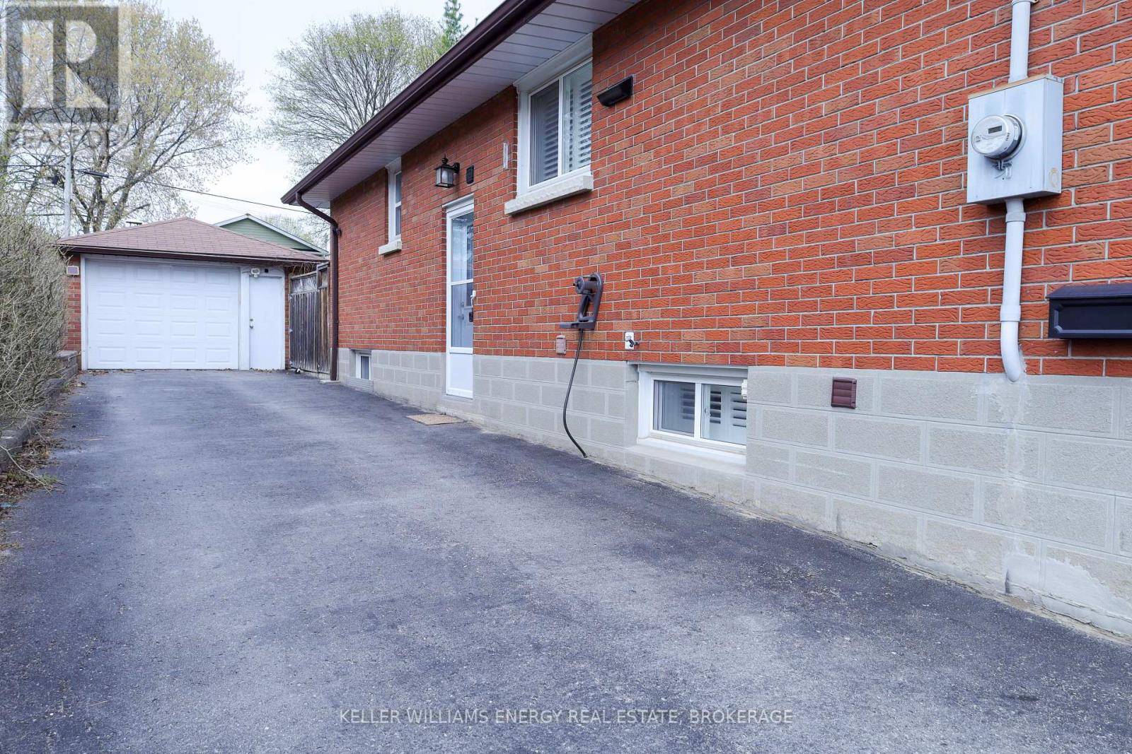 Oshawa (central), ON L1H5V6,242 Chadburn ST #Bsmt