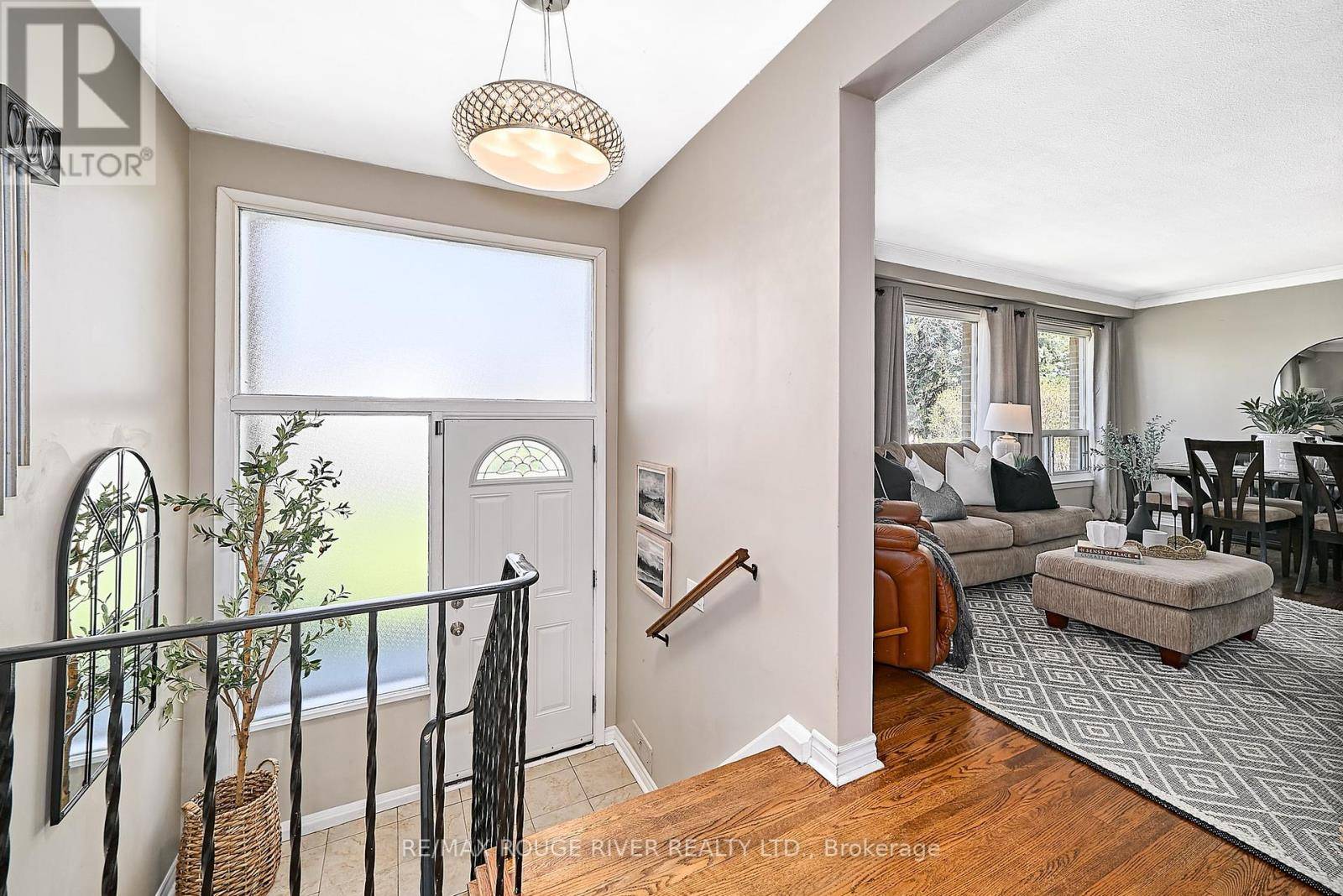 Oshawa (northglen), ON L1J5A2,718 GIBBONS STREET
