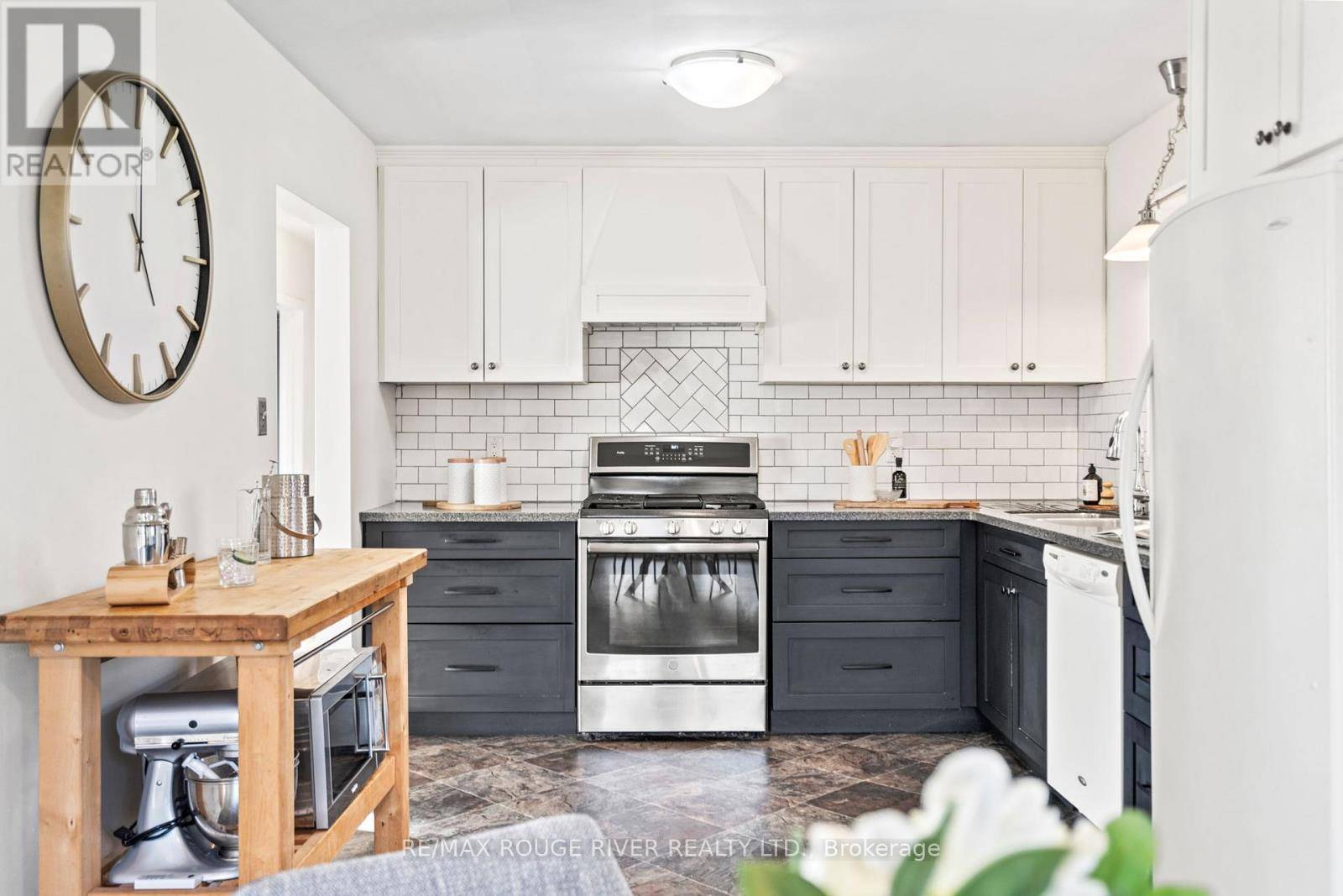 Whitby (blue Grass Meadows), ON L1N3S1,133 ELIZABETH CRESCENT
