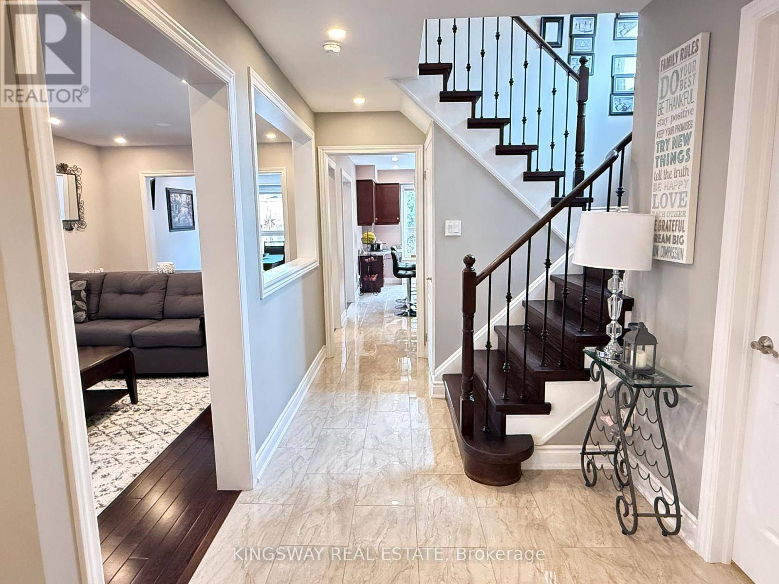 Clarington (bowmanville), ON L1C4L8,49 FARNCOMB CRESCENT