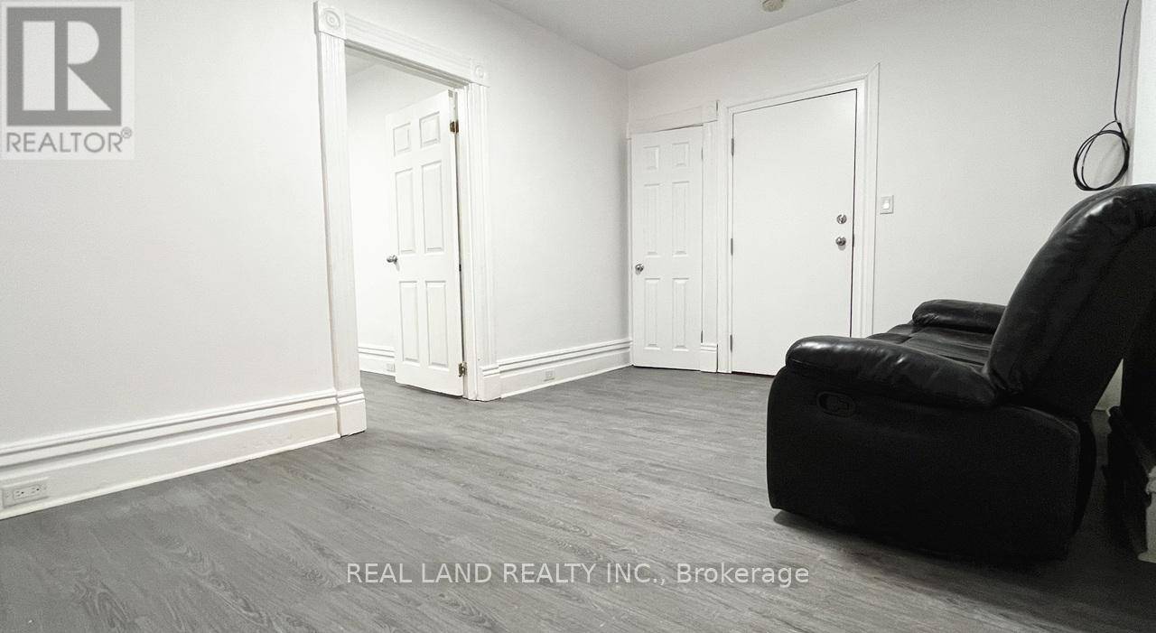 Oshawa (central), ON L1H1B2,31 King ST East #Unit 5