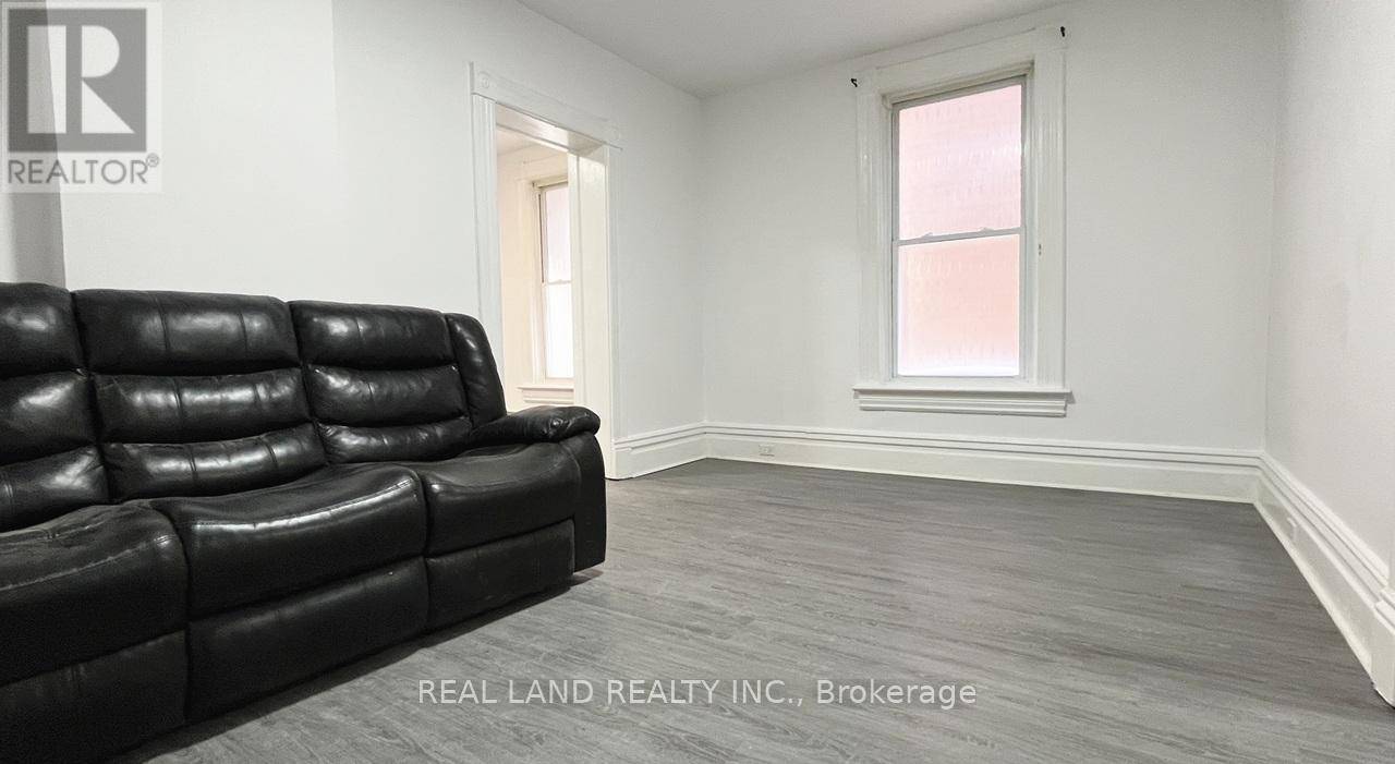 Oshawa (central), ON L1H1B2,31 King ST East #Unit 5