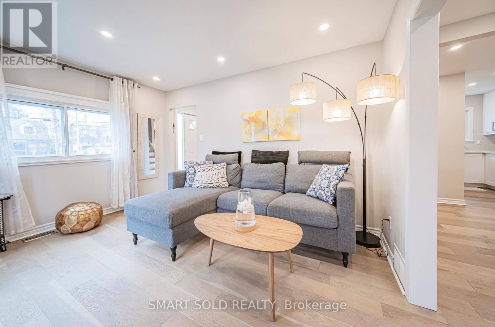 Toronto (clairlea-birchmount), ON M1L1V2,3133 ST. CLAIR AVENUE E