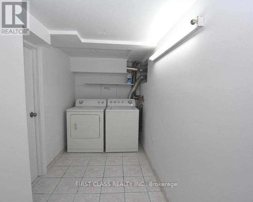 Toronto (danforth), ON M4C4C4,1050 Woodbine AVE #Bsmt