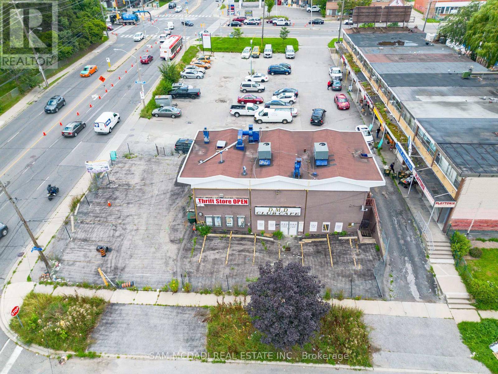 Toronto (clairlea-birchmount), ON M1K1L6,3537 ST CLAIR AVENUE E