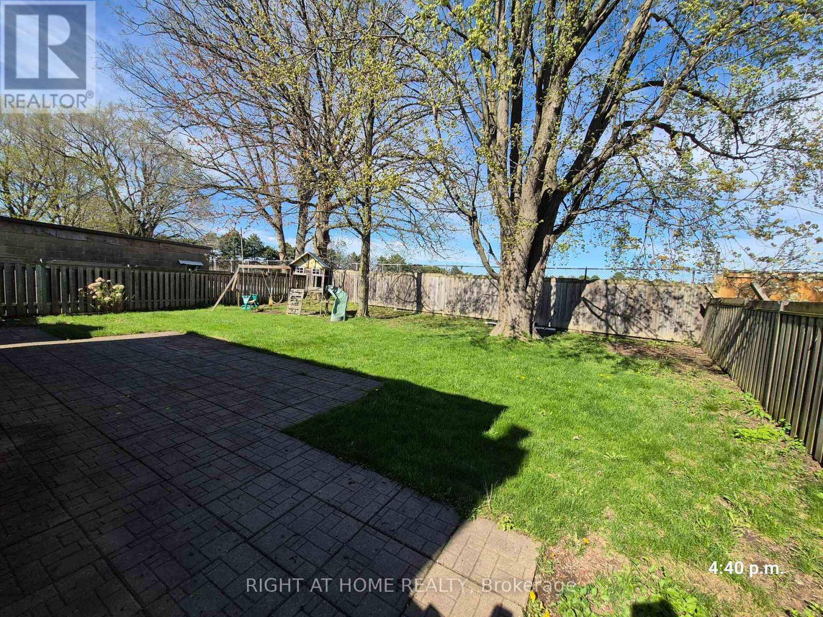 Toronto (clairlea-birchmount), ON M1L2A7,59 HOLLYDENE ROAD