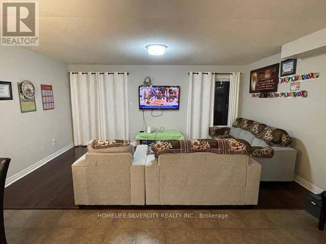Oshawa (taunton), ON L1K0N8,1400 RENNIE STREET