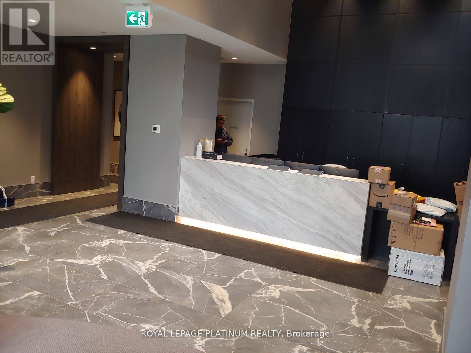 Toronto (east End-danforth), ON M4C0B3,286 Main ST #1706