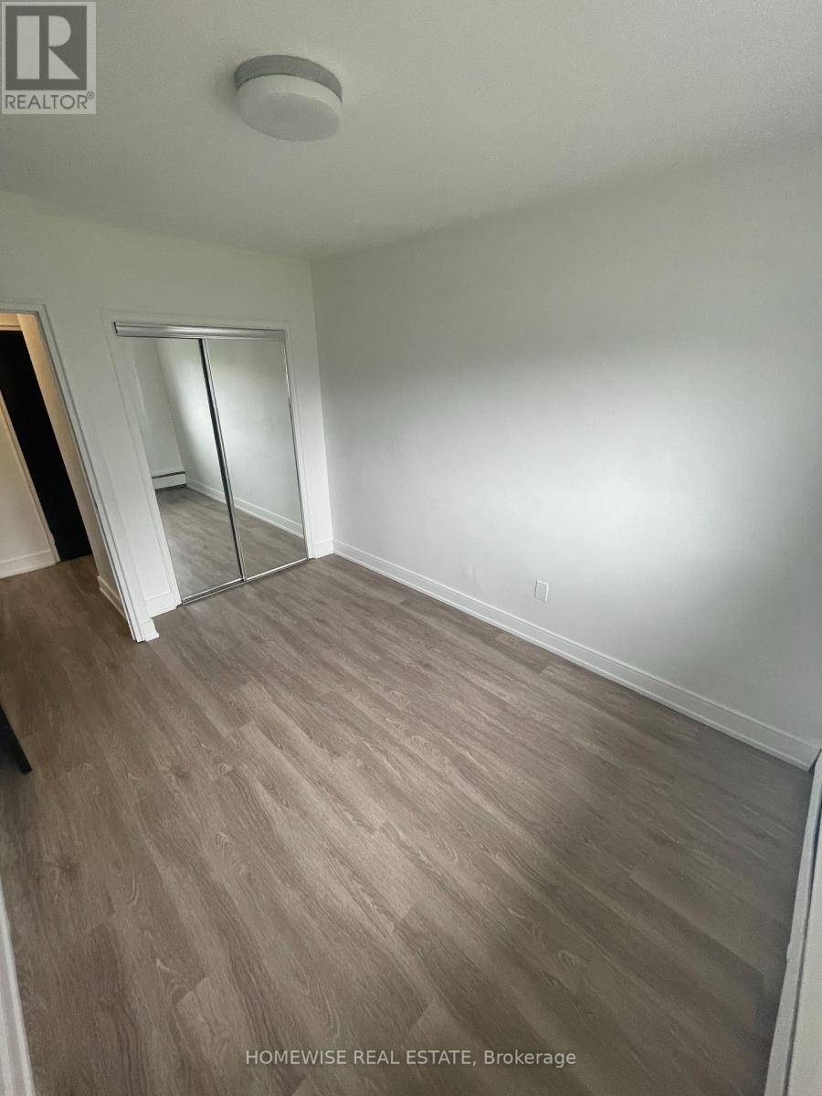 Oshawa (vanier), ON L1J1X3,321 Marland AVE #118