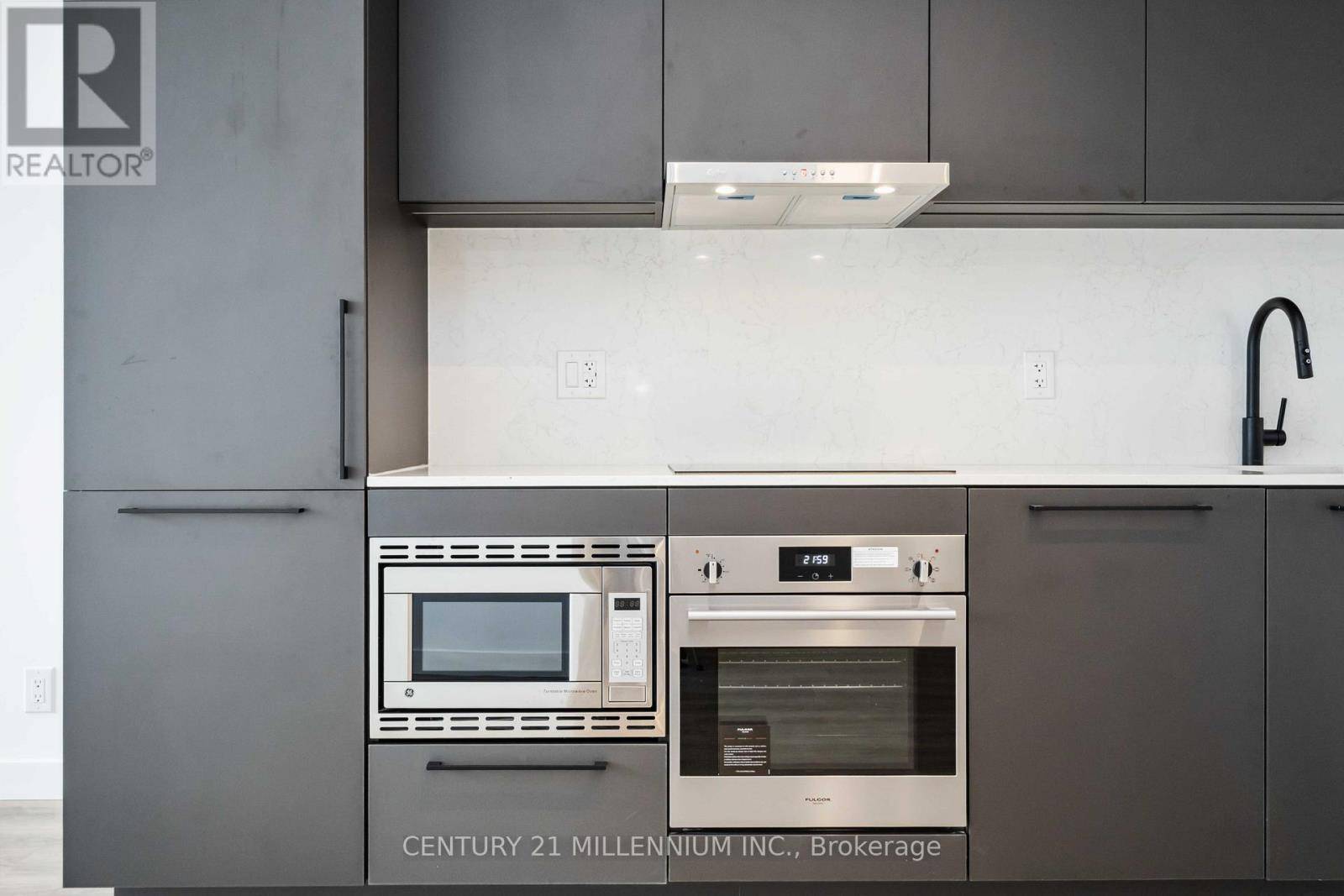 Toronto (greenwood-coxwell), ON M4L0B7,1050 Eastern AVE #308