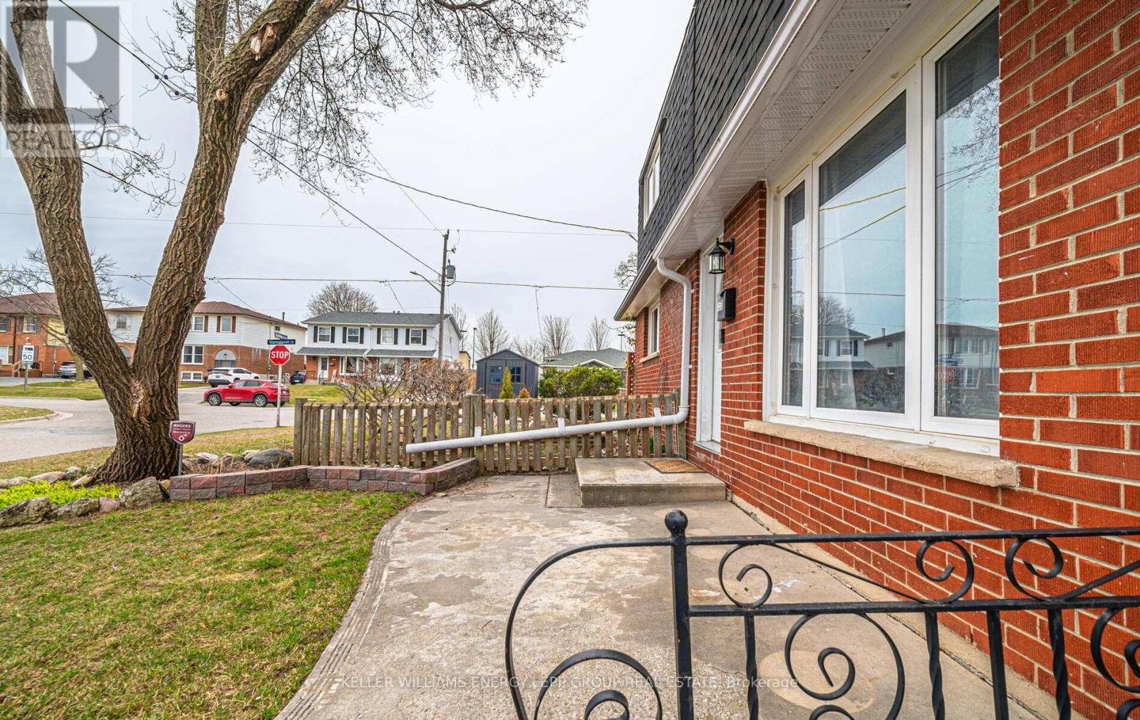 Oshawa (vanier), ON L1J2E5,153 BARKLEY CRESCENT