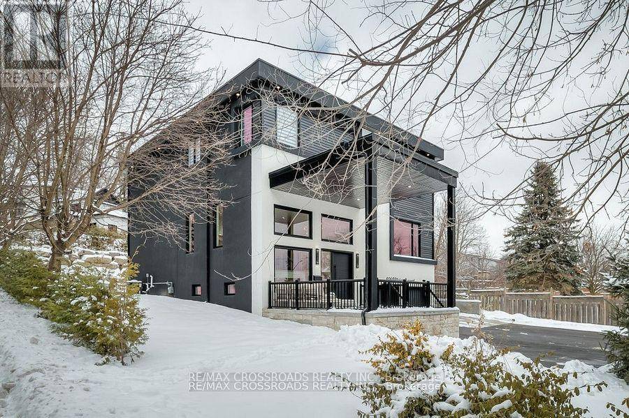Pickering (west Shore), ON L1W2R7,696 HILLVIEW CRESCENT