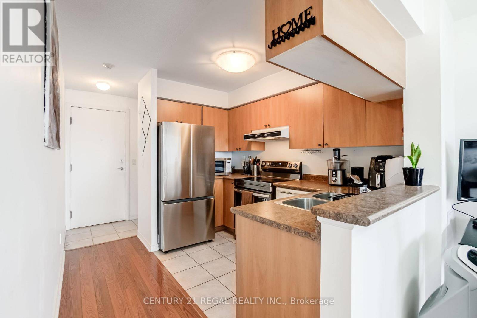 Toronto (scarborough Village), ON M1M3X9,3650 Kingston RD #806
