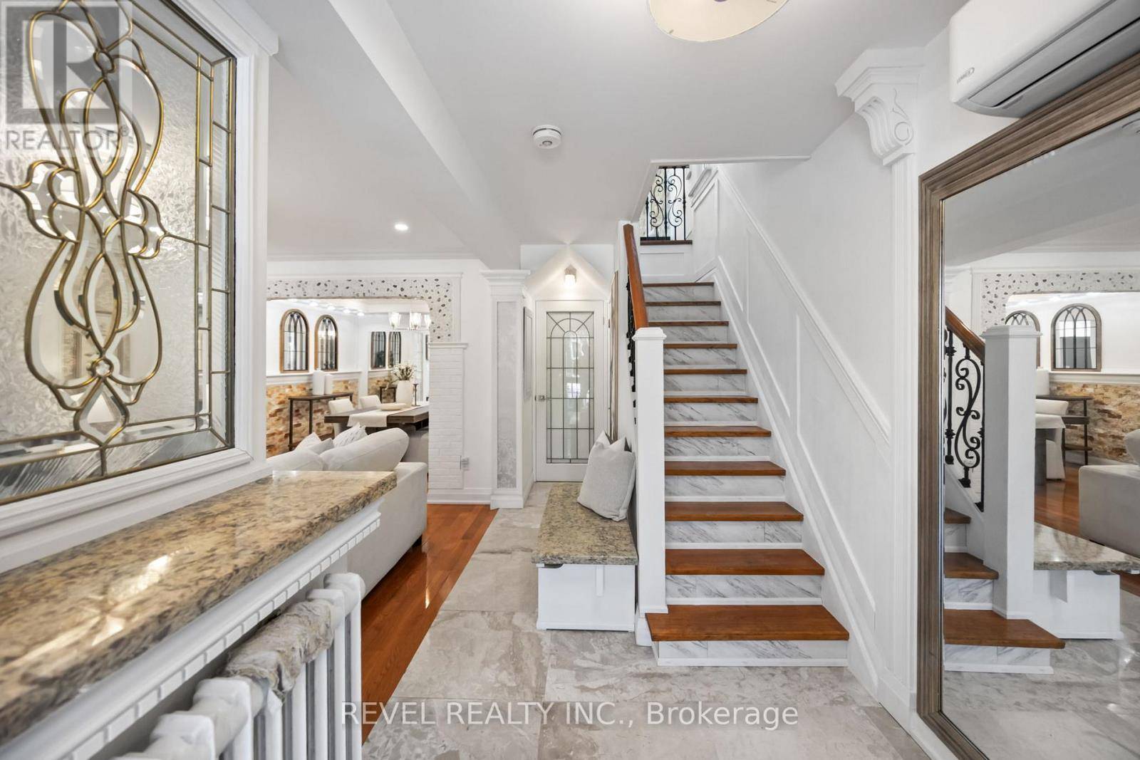 Toronto (greenwood-coxwell), ON M4L2V1,96 HIGHFIELD ROAD