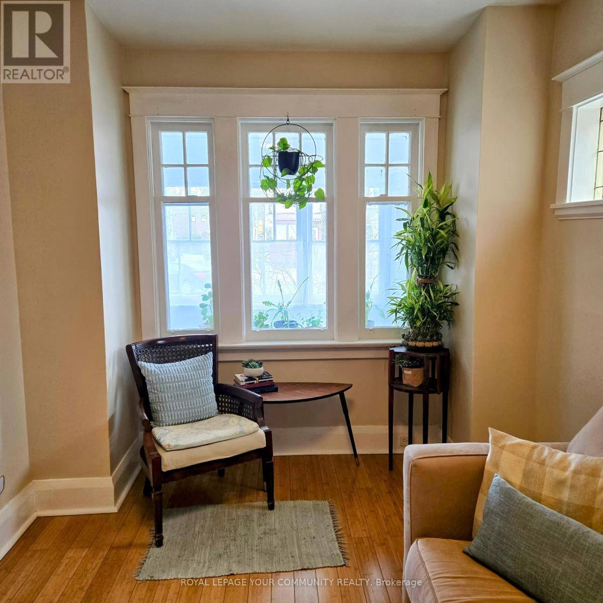 Toronto (playter Estates-danforth), ON M4K2R2,917 BROADVIEW AVENUE