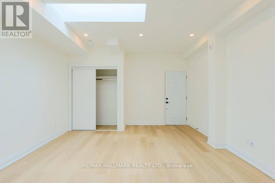 Toronto (the Beaches), ON M4E1E5,2199 Queen ST East #B