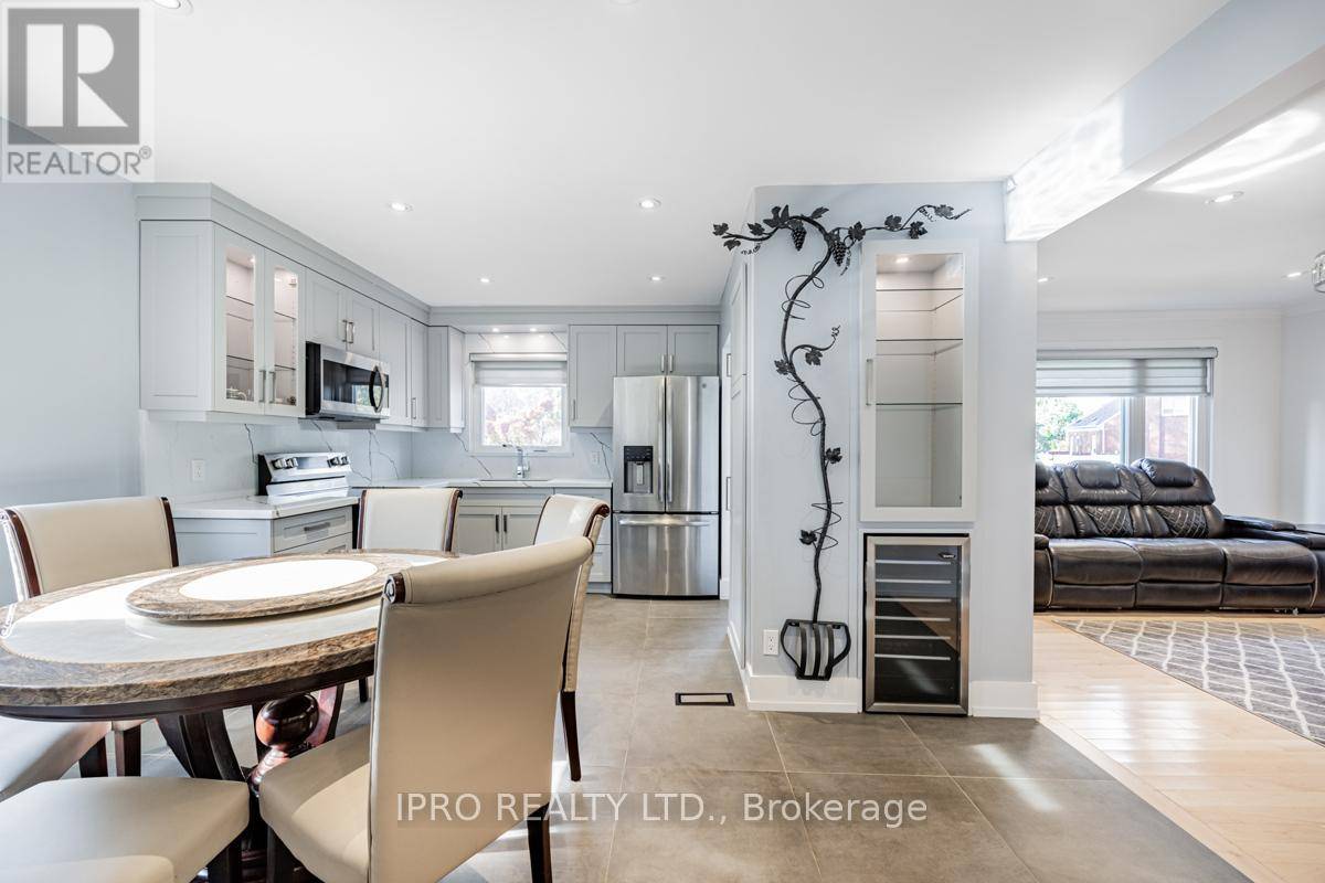 Toronto (wexford-maryvale), ON M1R3W2,55 LILIAN DRIVE