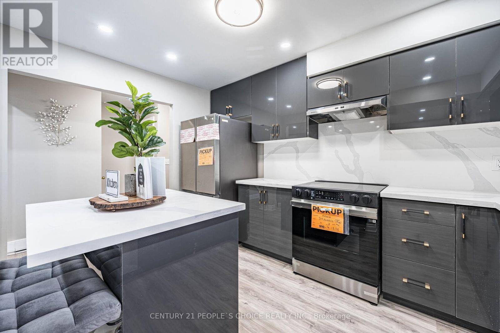 Oshawa (central), ON L1H7N8,506 Normandy ST #25