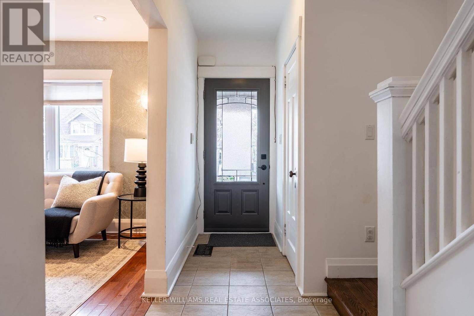 Toronto (east End-danforth), ON M4C1P5,77 HARRIS AVENUE