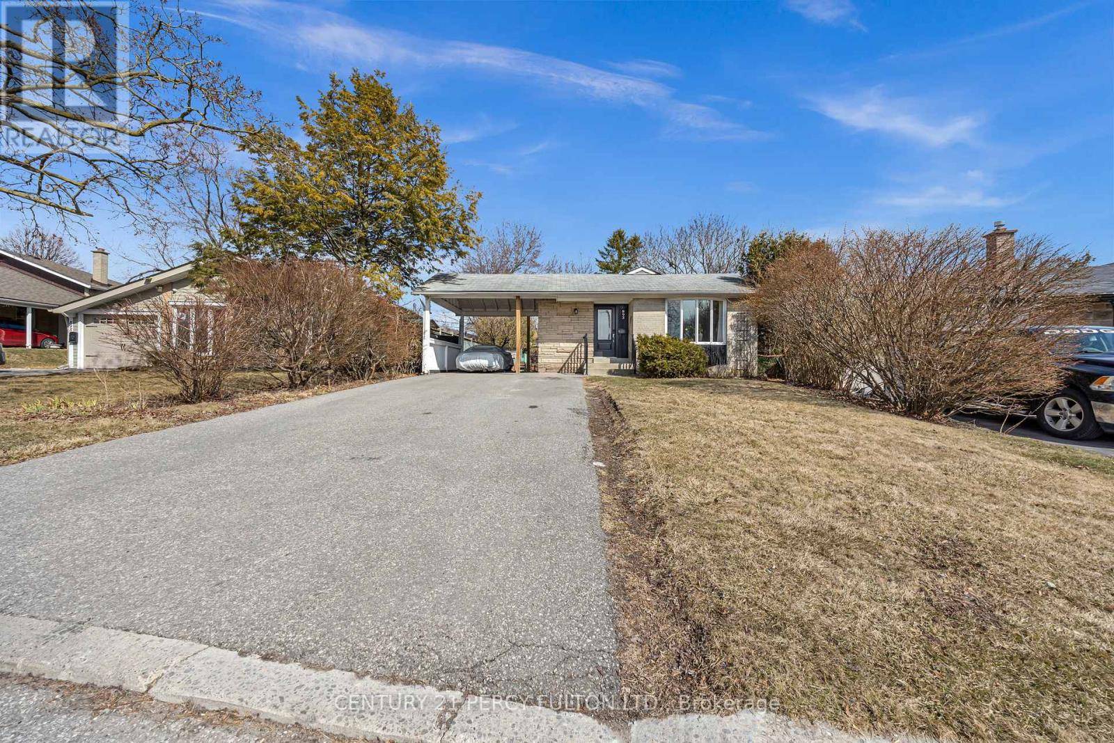 Pickering (bay Ridges), ON L1W1N7,893 DOUGLAS AVENUE