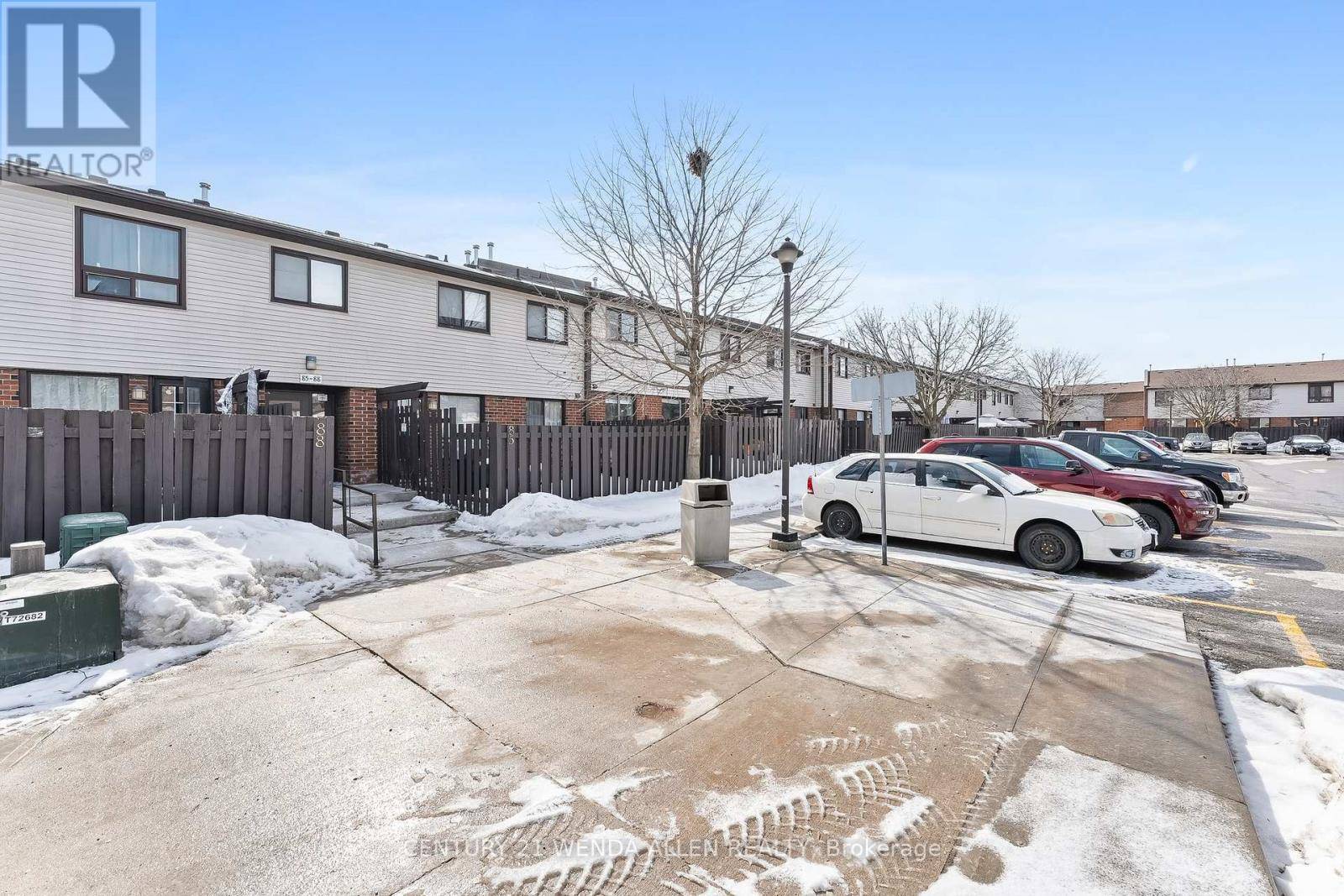 Oshawa (lakeview), ON L1J6E8,960 Glen ST #84