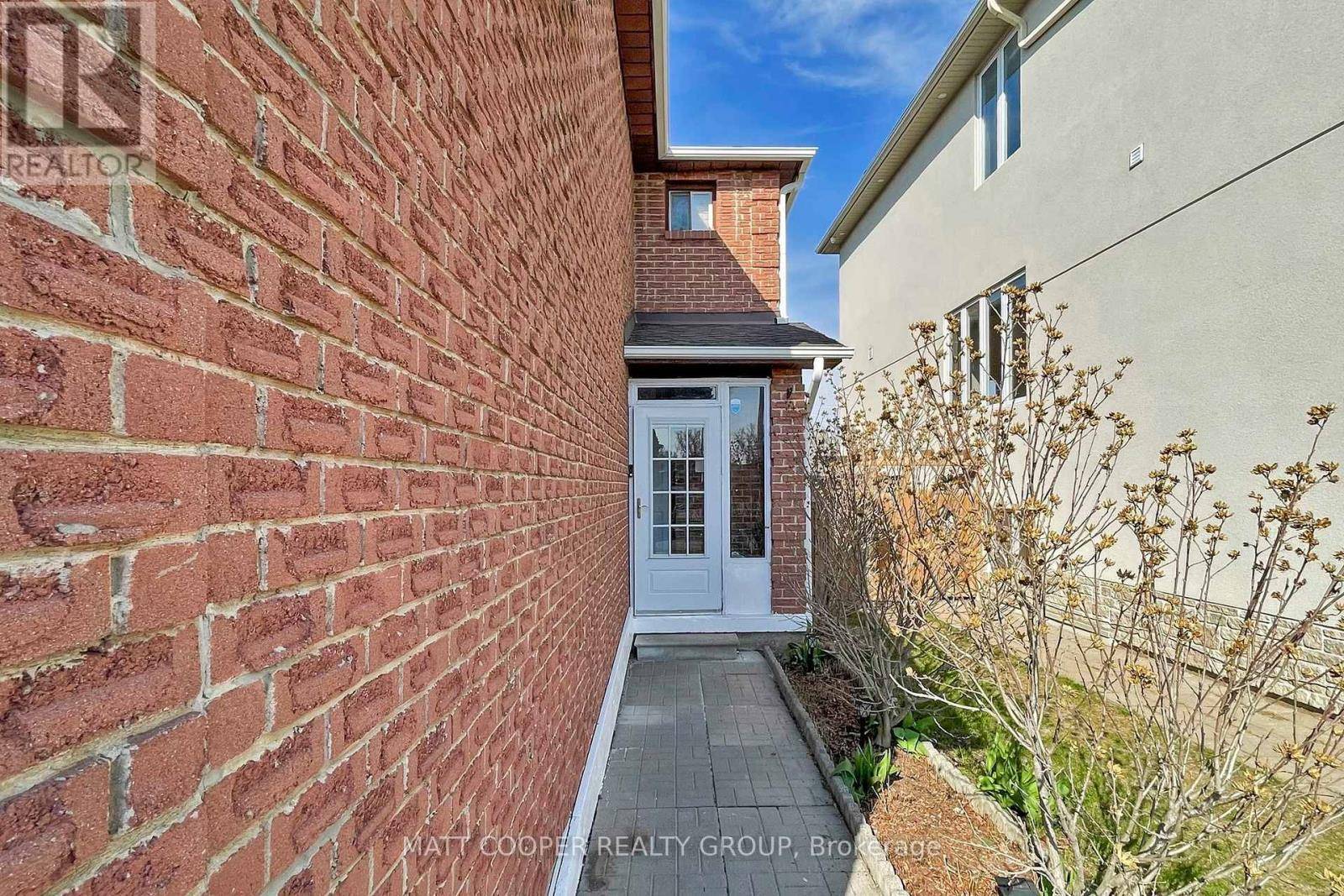 Pickering (village East), ON L1V6G2,1561 MARSHCOURT DRIVE
