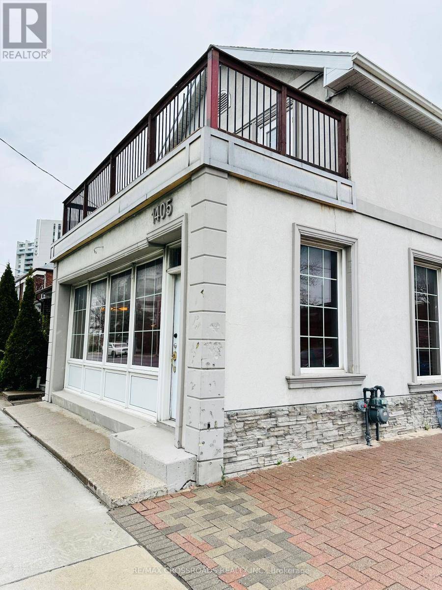Toronto (woodbine-lumsden), ON M4C4G7,MAIN & BASEMENT - 1405 WOODBINE AVENUE