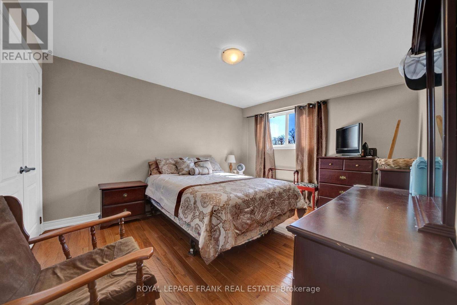 Oshawa (donevan), ON L1H6R6,377 LINDEN STREET
