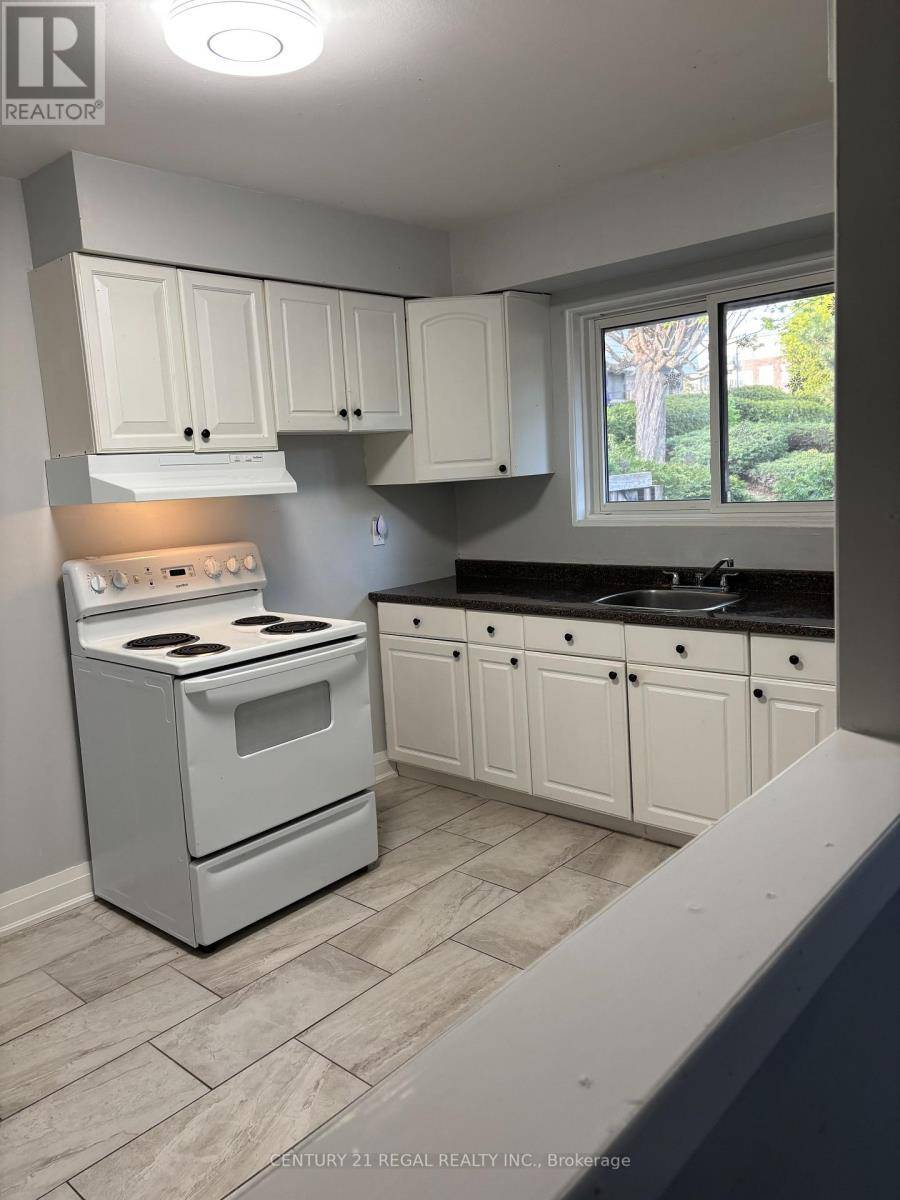 Oshawa (central), ON L1H7N8,506 Normandy ST #17