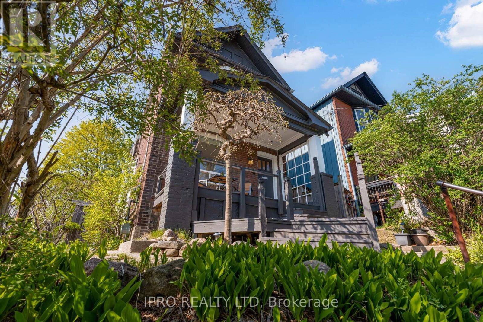 Toronto (blake-jones), ON M4J1B3,84 BOULTBEE AVENUE