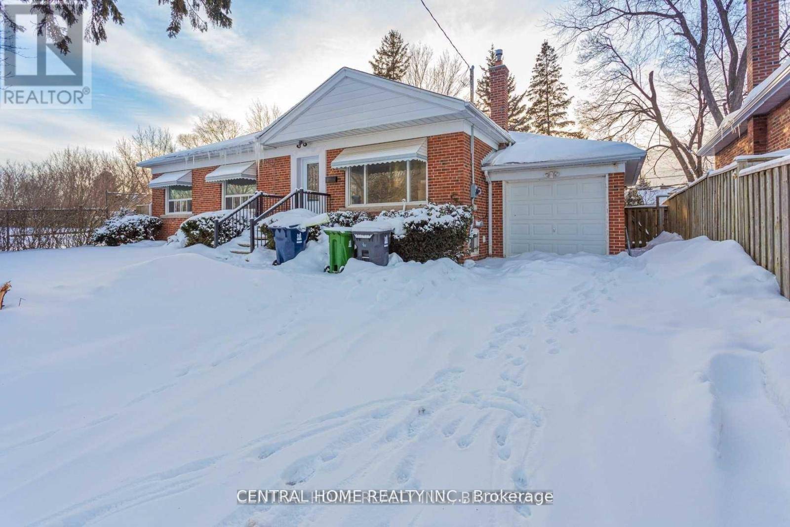 Toronto (scarborough Village), ON M1M3B3,2 Kingsmere CRES #Main