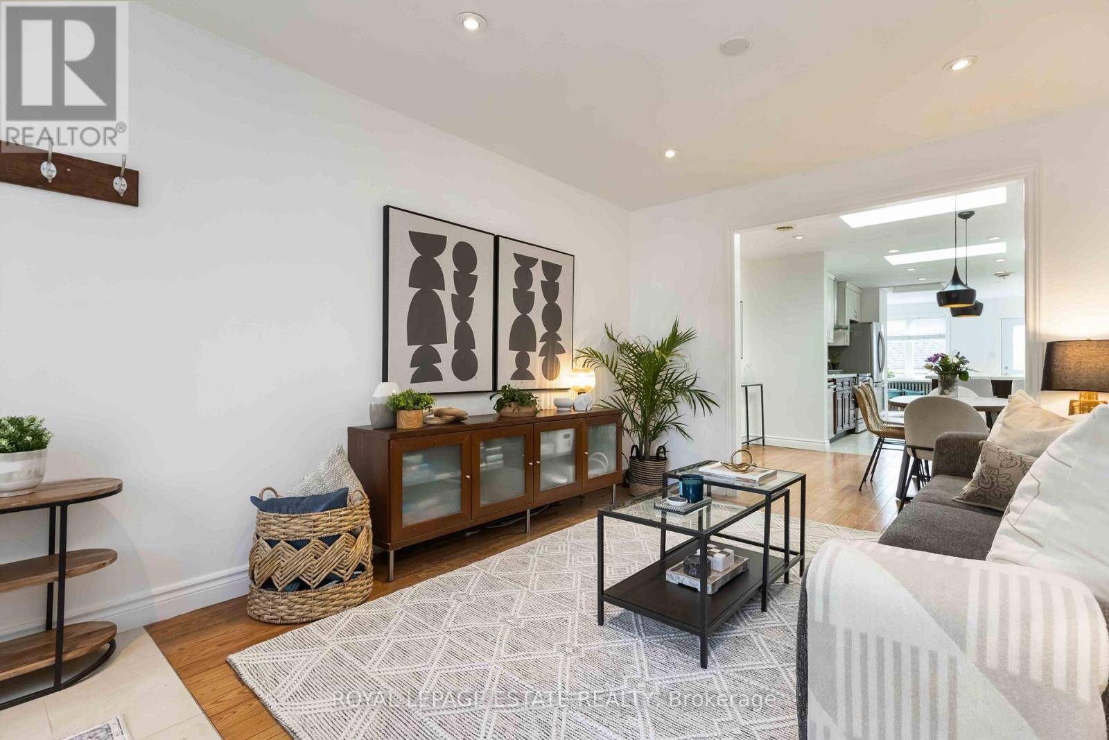 Toronto (woodbine-lumsden), ON M4C4N1,185 OAK PARK AVENUE