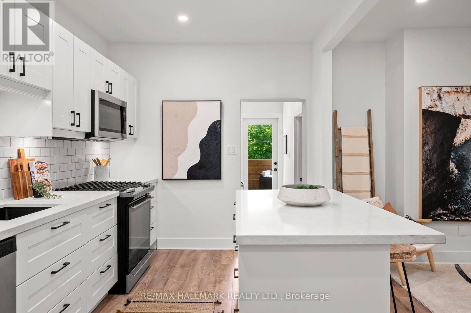 Toronto (the Beaches), ON M4L3S9,327 KENILWORTH AVENUE