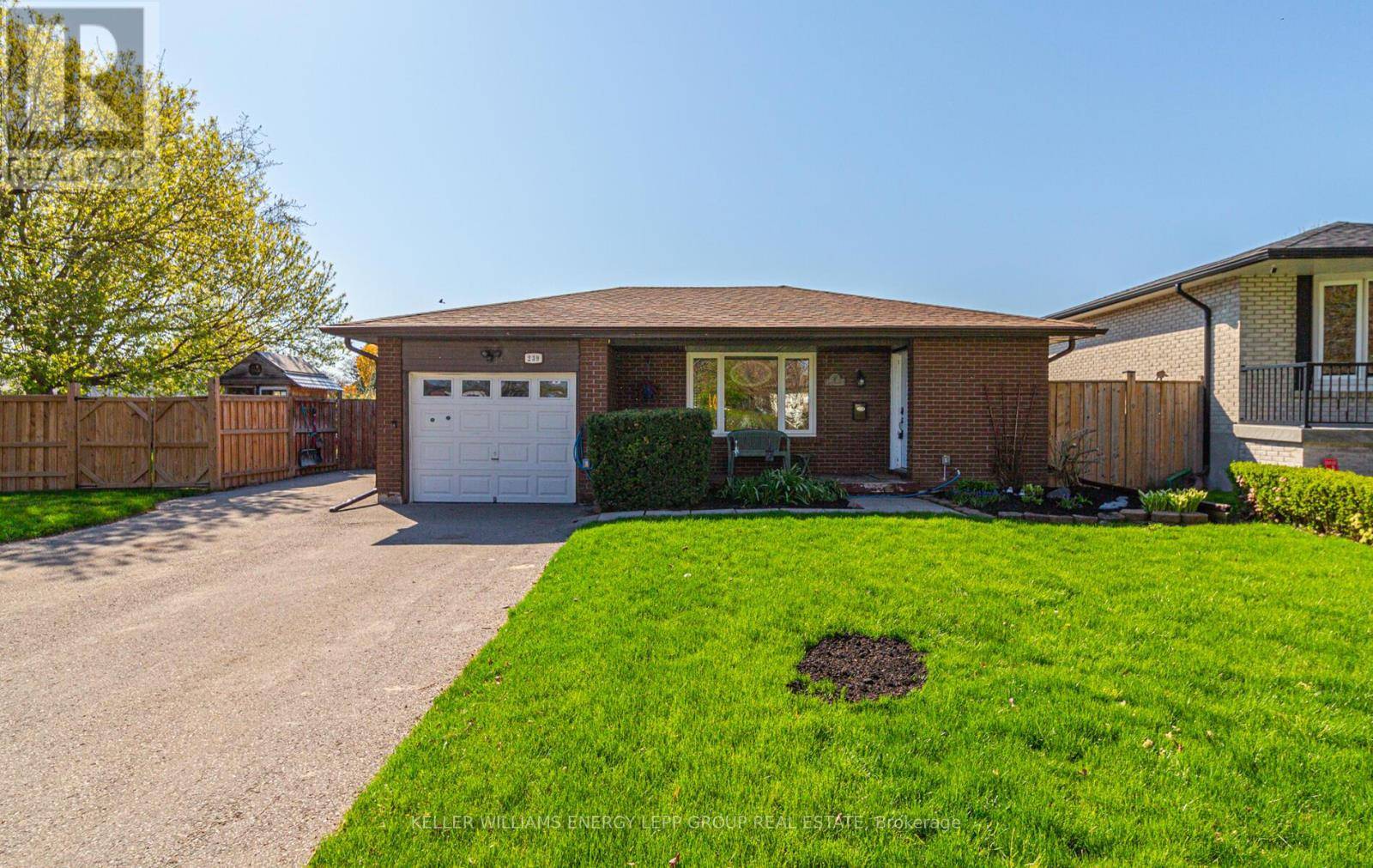 Oshawa (lakeview), ON L1J1E9,239 QUETICO AVENUE
