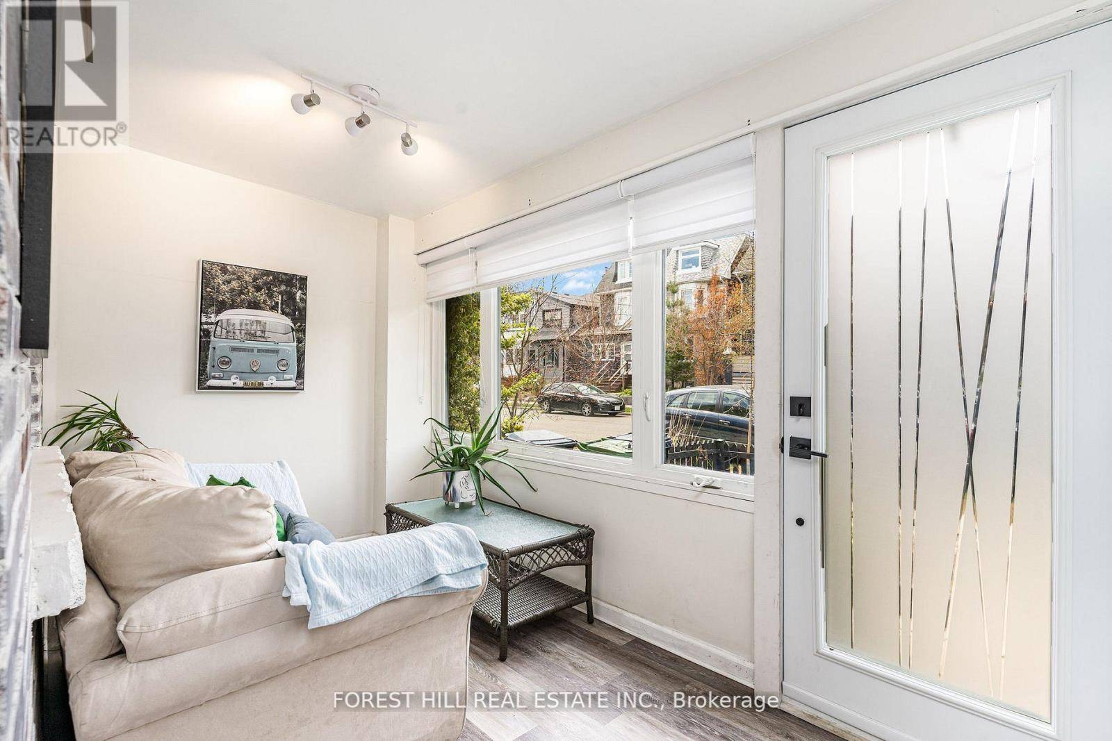 Toronto (south Riverdale), ON M4L2M3,91 ALTON AVENUE