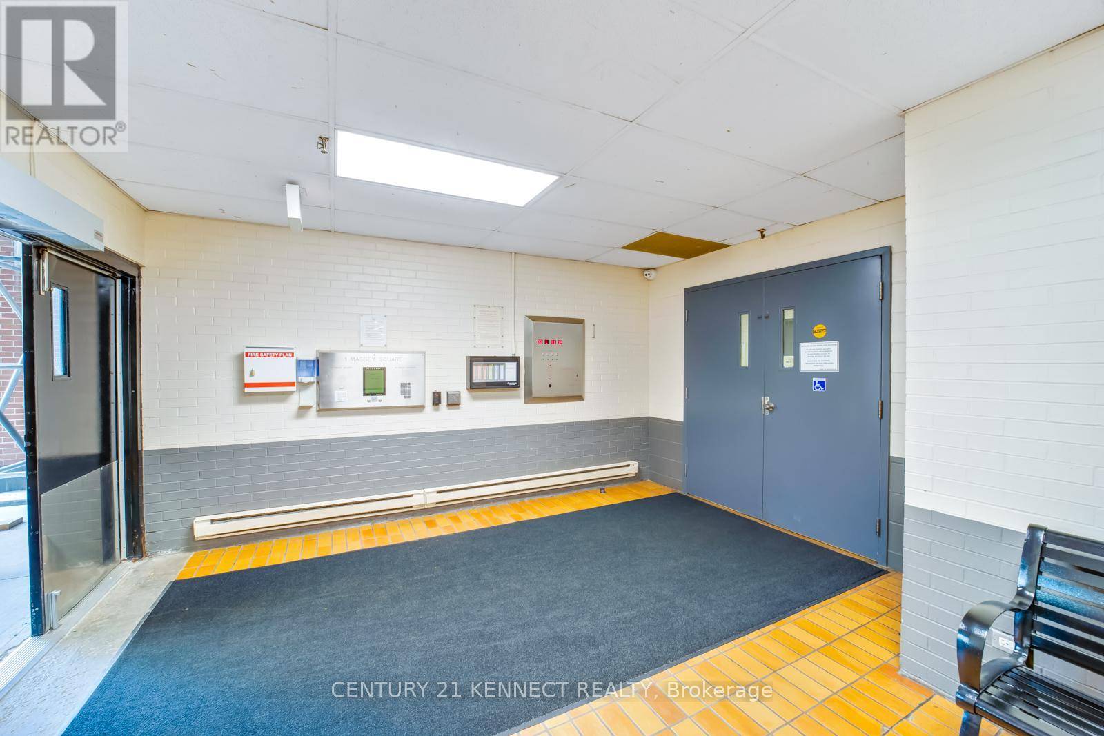 Toronto (crescent Town), ON M4C5L4,1 Massey SQ #2901
