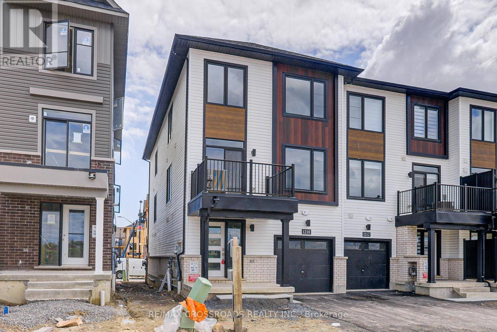 Oshawa (kedron), ON L1H8L7,1210 GREENTREE LANE