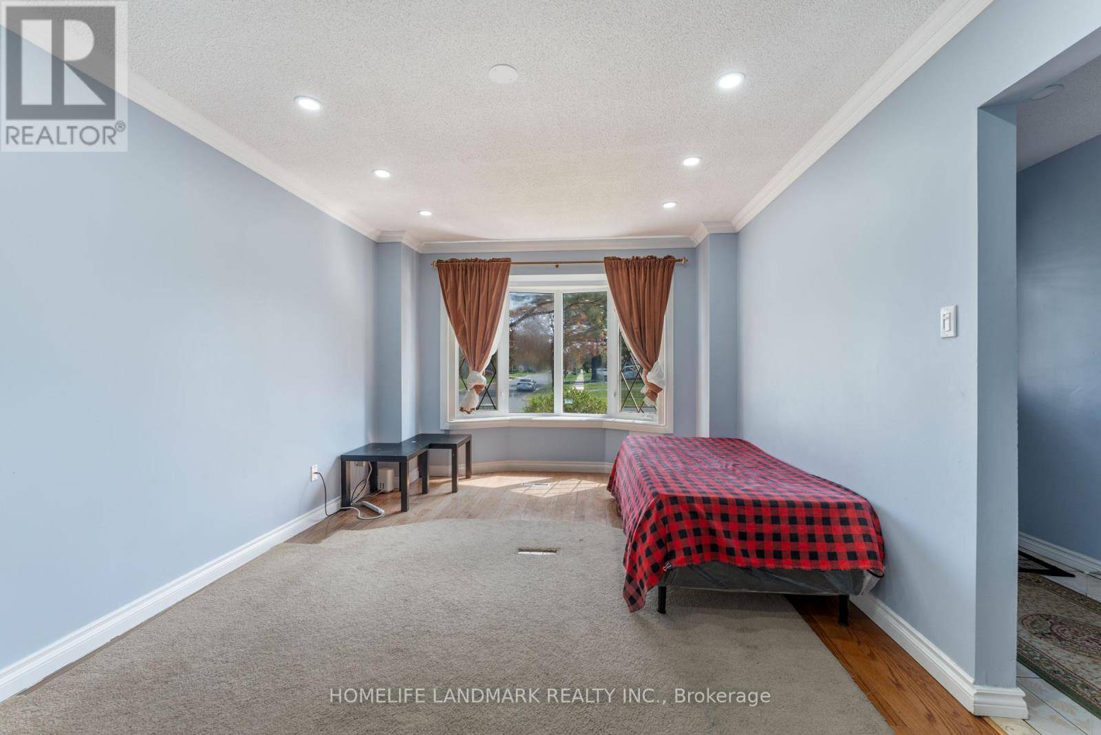 Oshawa (samac), ON L1G7R1,1416 SOMERVILLE STREET